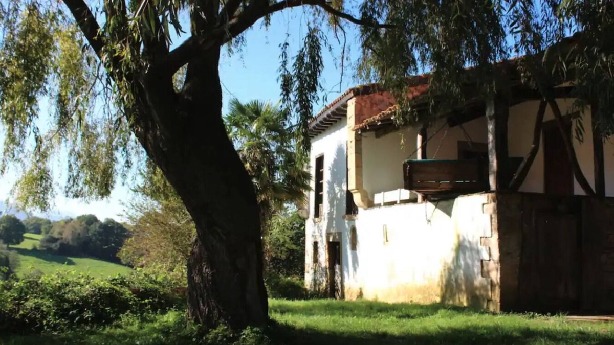 Ribadedeva House | The willow tree house - Hidden in the perfect spot.