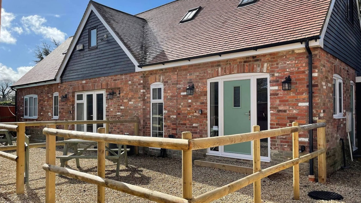 Child Okeford Cottage | The Willows - UK34000