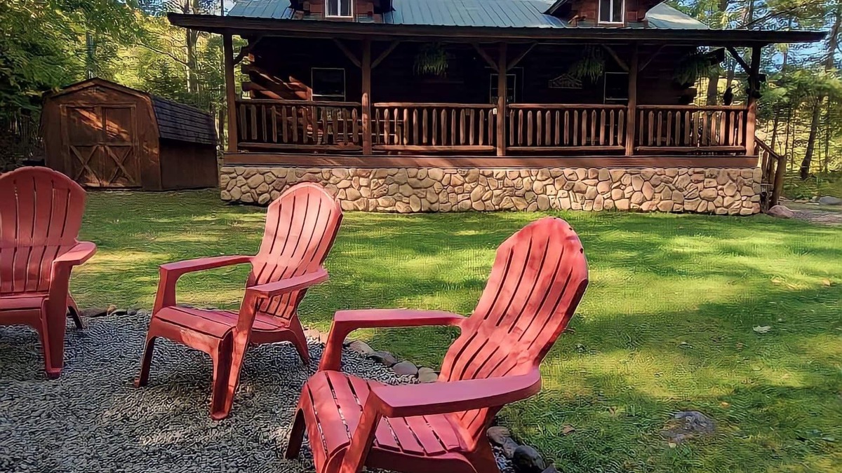 Weyerhaeuser Cabin | The Winding Cabin - down the road from Christie Mountain and more!