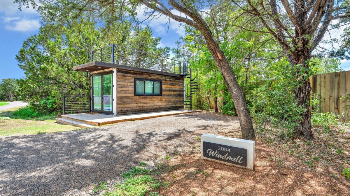 Waco House | The Windmill - Container Home Near Baylor/Magnolia