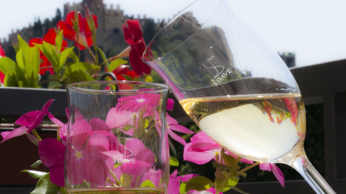 Soave House | The Window on the Castle