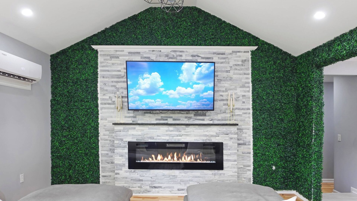 West Milford House | The Wine & Wilderness Hideaway w/Cal King bed & tub, wineries, lakes, hiking