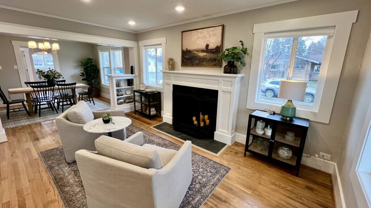 Baker City Apartment | The Winston, Gorgeous! Hot Tub and Firepit!