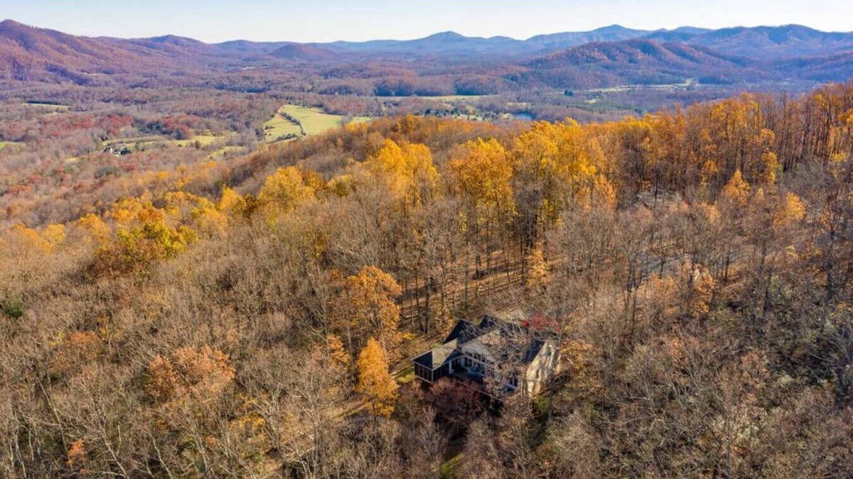 Nellysford House | The Wintergreen Treehouse