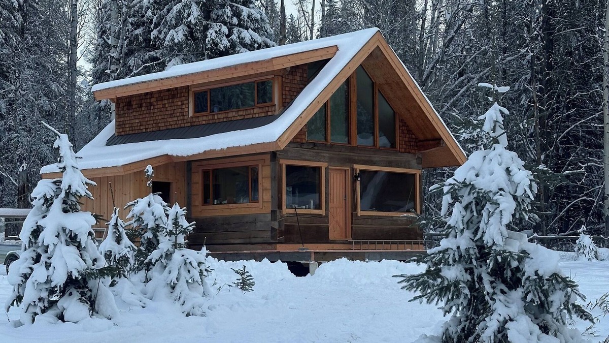Blaeberry Cabin | The Wise Owl's Roost. A luxury cabin with hot tub and amazing mountain views
