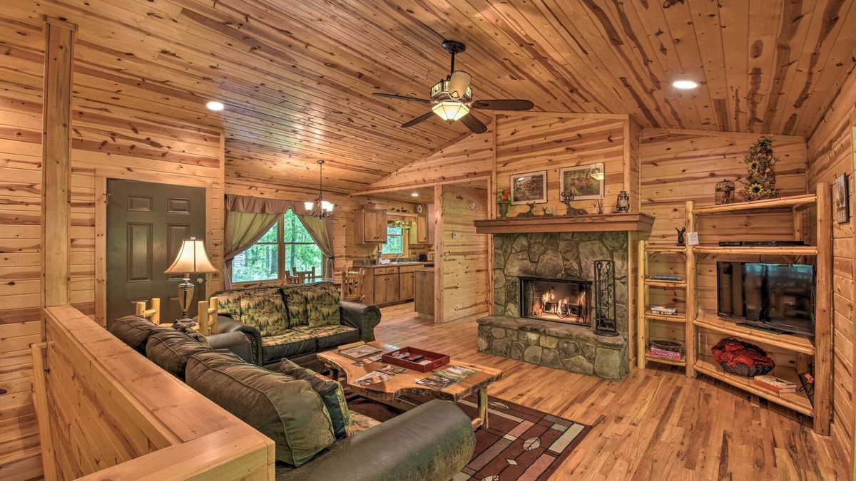 Helen Cabin | ‘The Wishing Well’ Cabin w/Pool Table & Firepit!