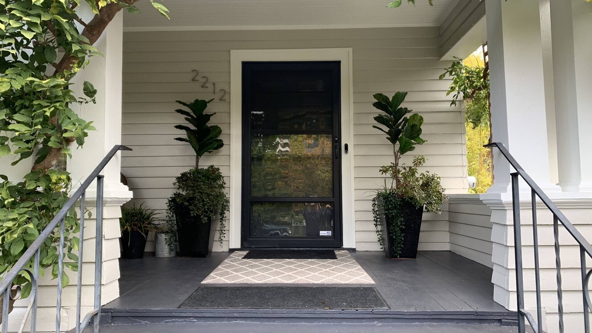 Rose City Park House | The Wisteria… Beautiful 1915 Craftsman… Close-in, 4 Bdrm, 2 bath