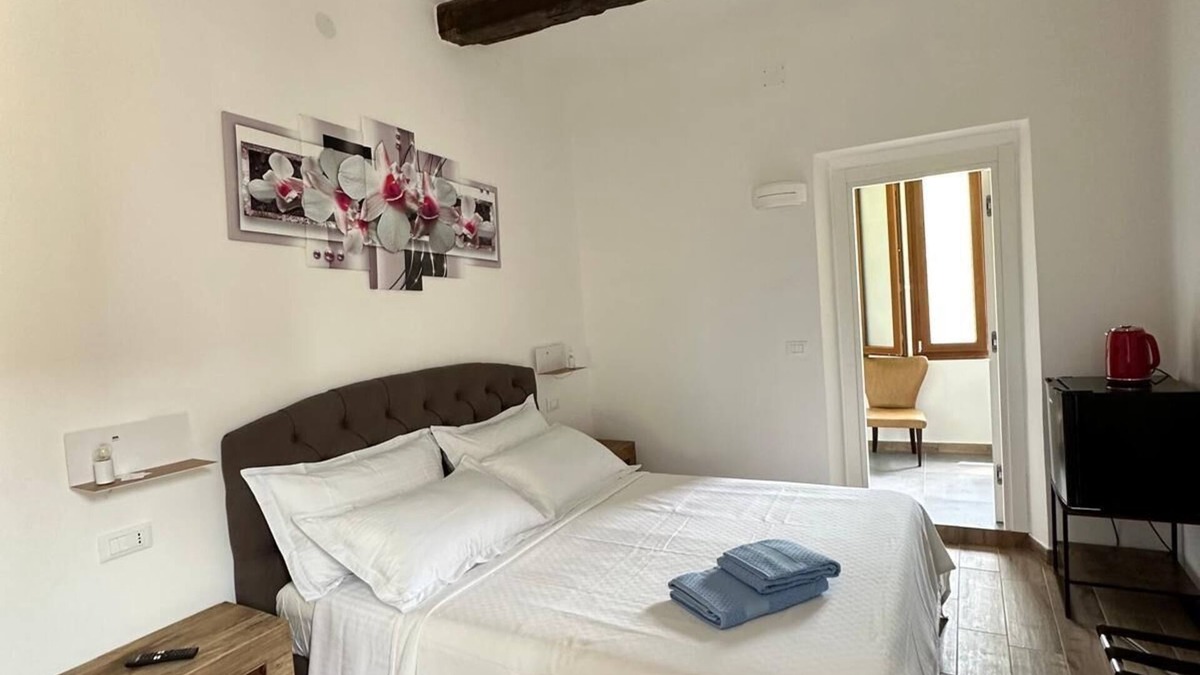 Oltretorrente House | The Wisteria
