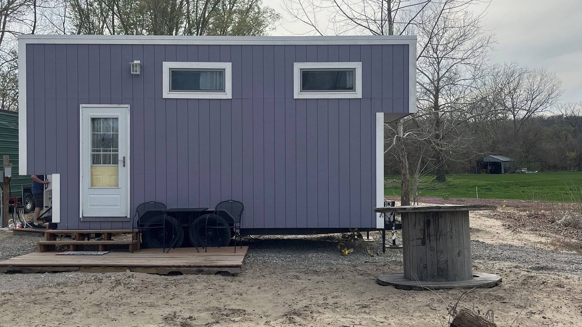 Bendena House | The Wisteria, Tiny Home Getaway