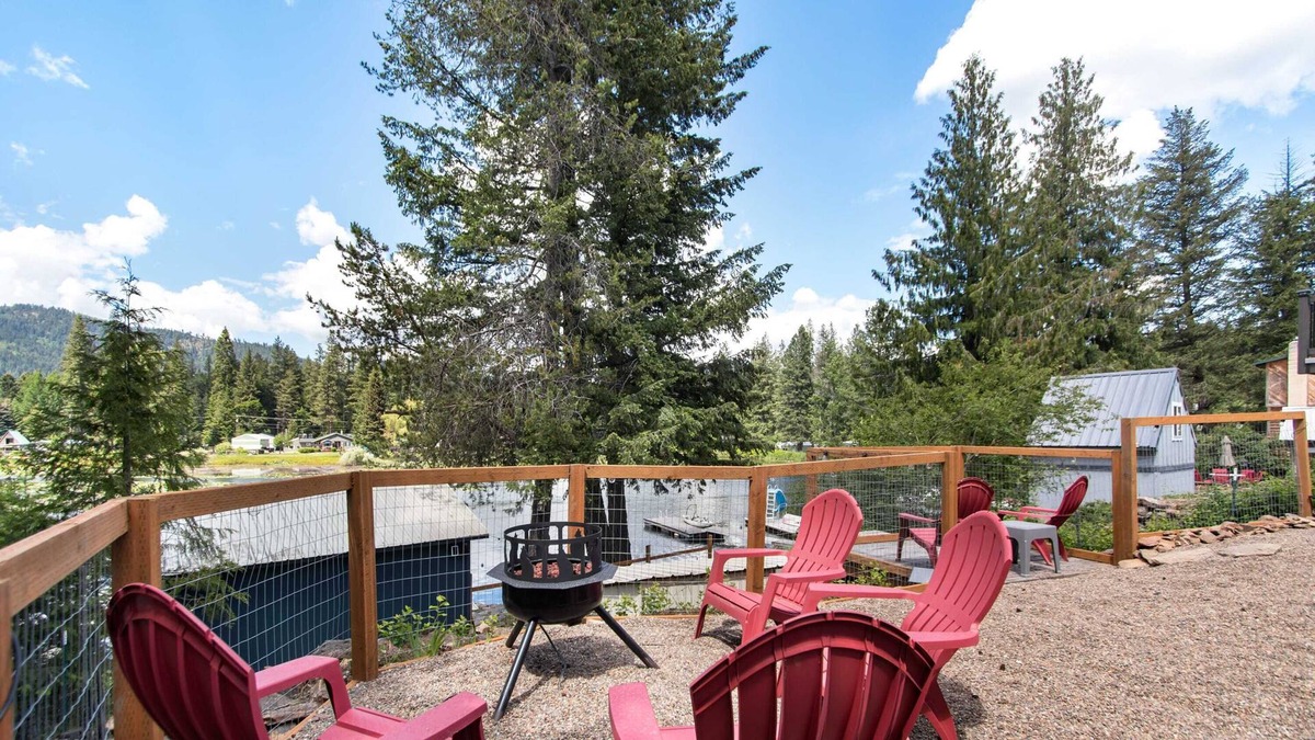 Twin Lakes House | The Wolf Den | A Cozy Rathdrum Voyage