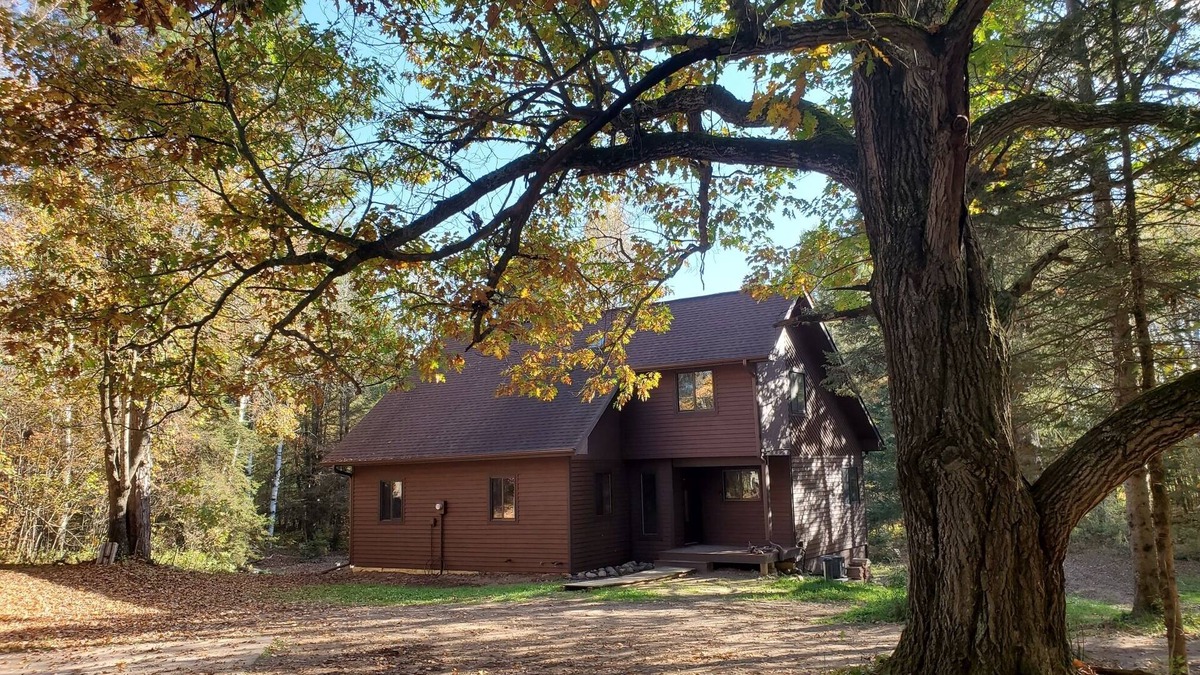 Hayward House | The Wolf Den - A Wooded Hideaway