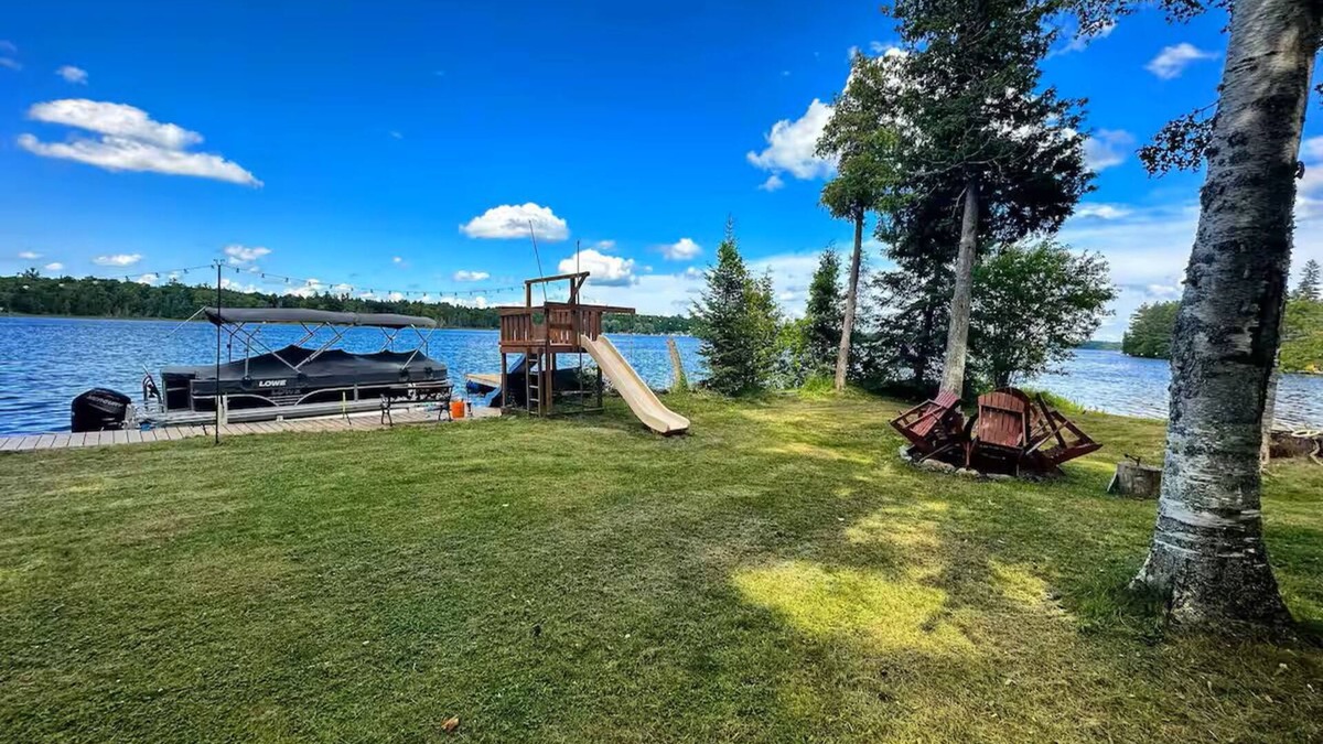 Lanark Highlands Cottage | The Wolf Den on White Lake!