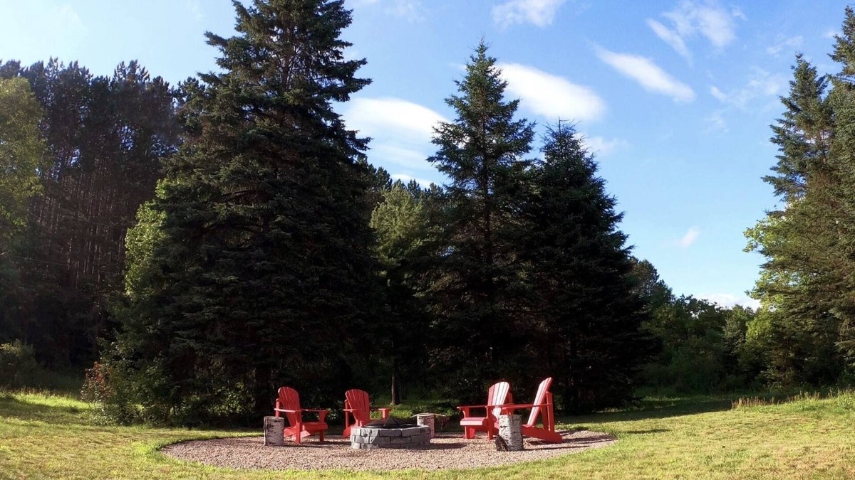 Arundel House | The Wombat Hut (18km de Tremblant town)