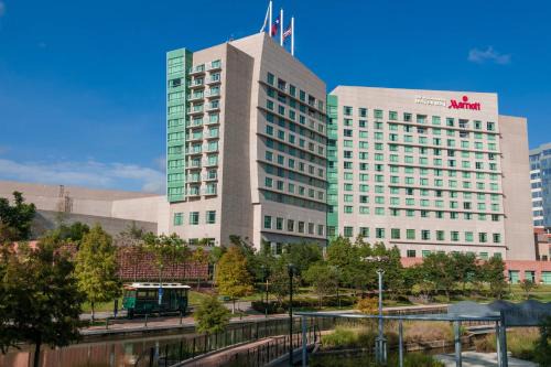 The Woodlands Hotel | The Woodlands Waterway Marriott Hotel and Convention Center