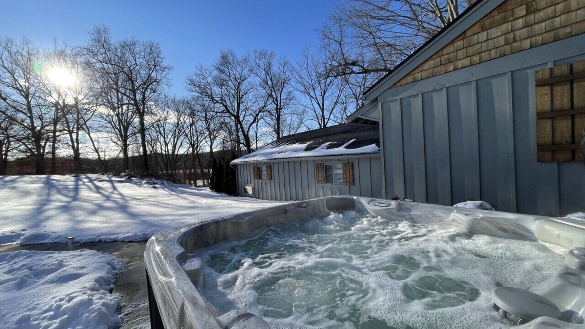 Ortonville Cabin | The Woods at Narrin Farms | Hot Tub | Horses | Kayaks | Hiking