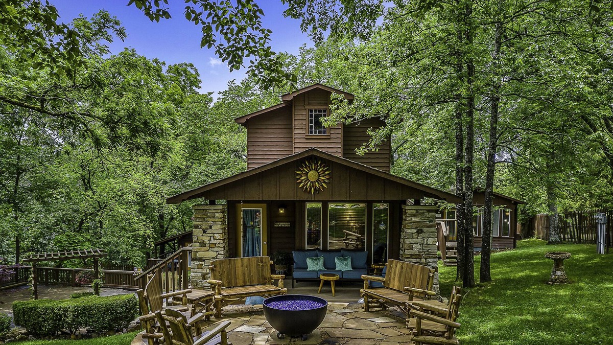Eureka Springs Historic District Cabin | The Woods Cabins