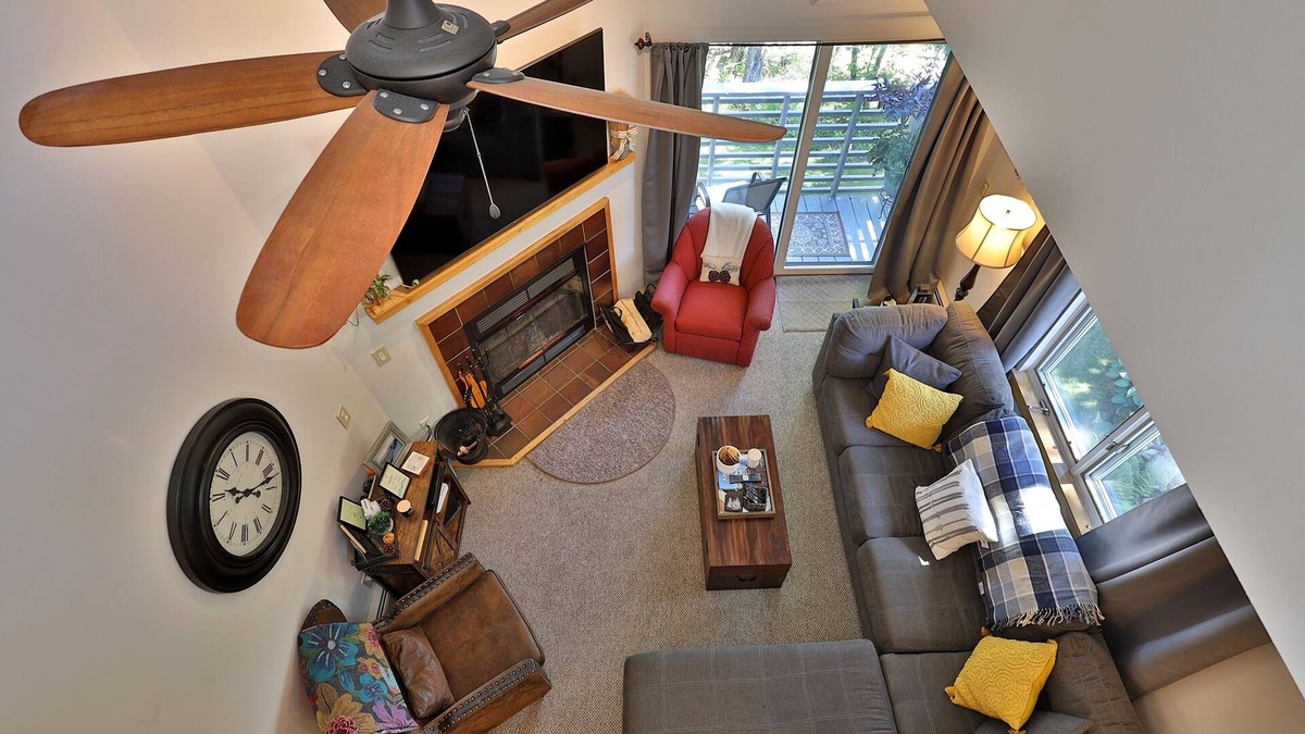 Killington Condo | The Woods V8: Renovated 2BR/2BA Condo w/Amazing Amenities and Location