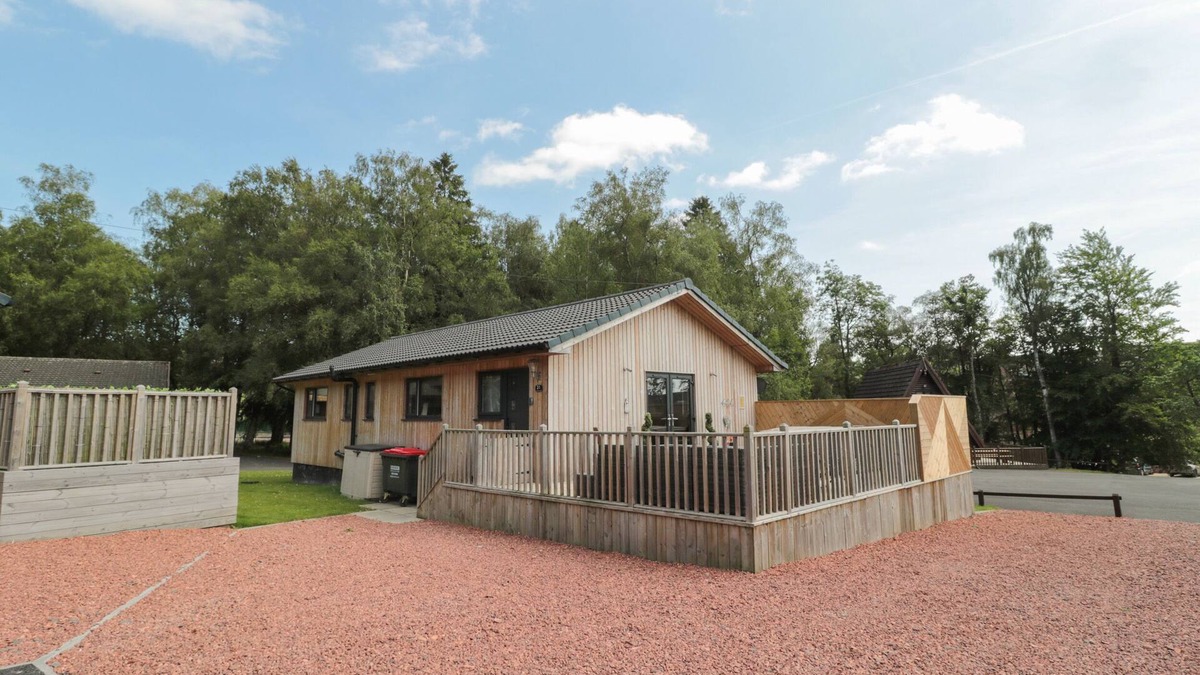 Otterburn Cottage | THE WOODSIDE, pet friendly, with hot tub in Otterburn