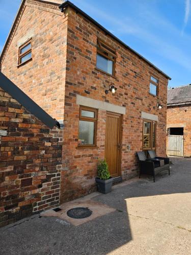Moffat House | The Woottons Barn with Hot Tub