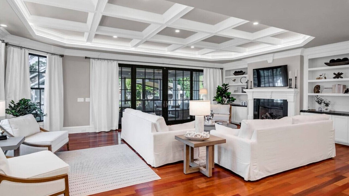 Earlewood House | The Wren | 2 BR 2.5 BA | Newly Renovated w/Hot Tub