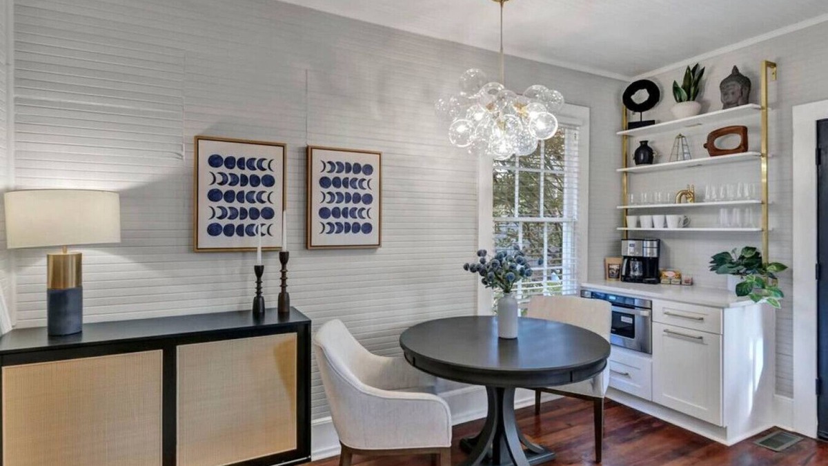 Earlewood House | The Wren's Nest | 1BR 2BA Guesthouse
