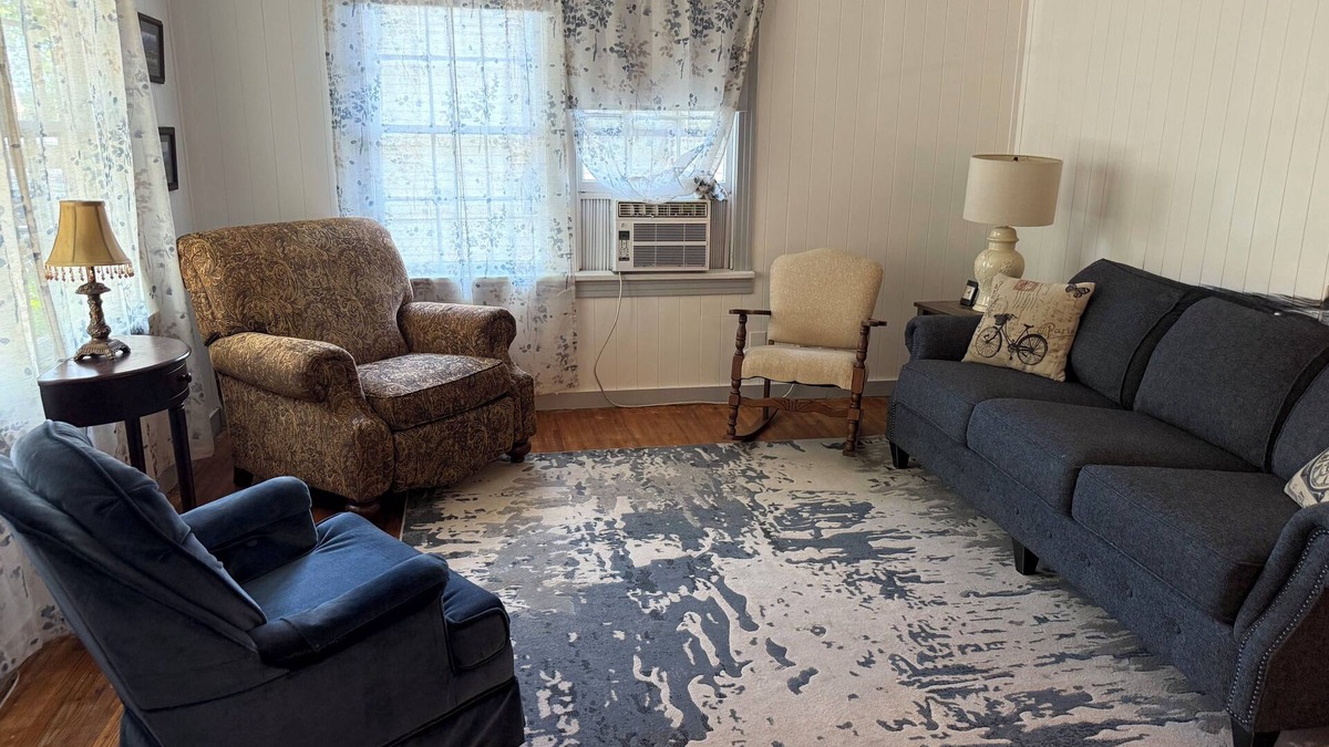 Pineland House | The Wright HousenComfortable 3 bedroom house with 2 king beds, 2 full baths