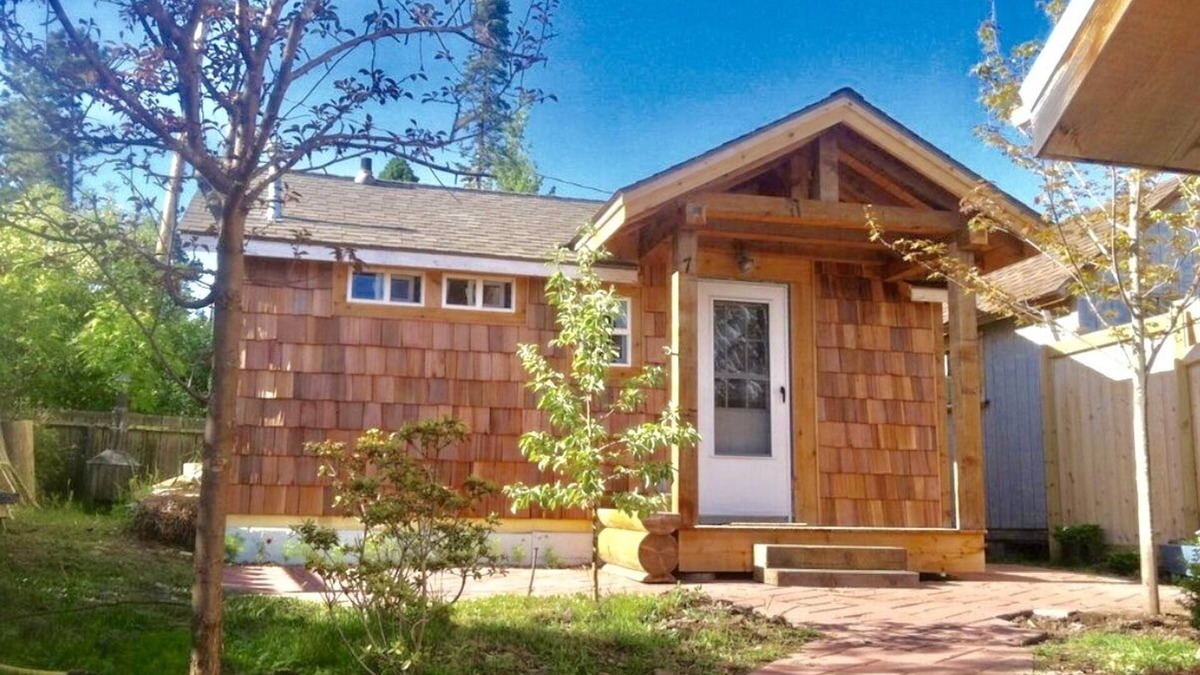 Grand Marais Cabin | The Writer's Cabin, Jacuzzi, Fireplace, in Town!