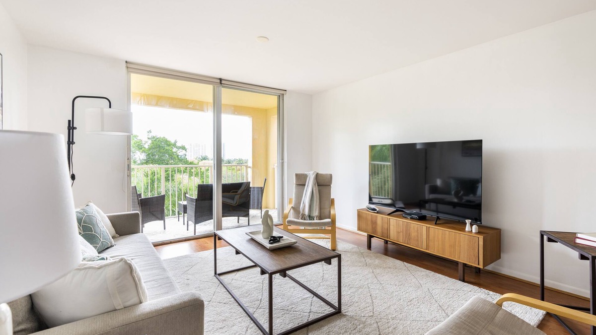 Aventura Condo | THE YACHT CLUB AT AVENTURA, AMAZING GOLF VIEW , 2/2 BED FREE WIFI AND PARKING