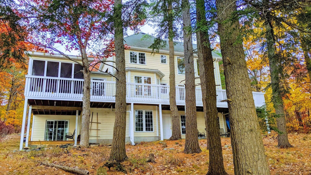 Bala Cottage | The Yellow Cottage - Modern Rustic, SW Exposure, 315' Shore, Scandinavian Sauna!