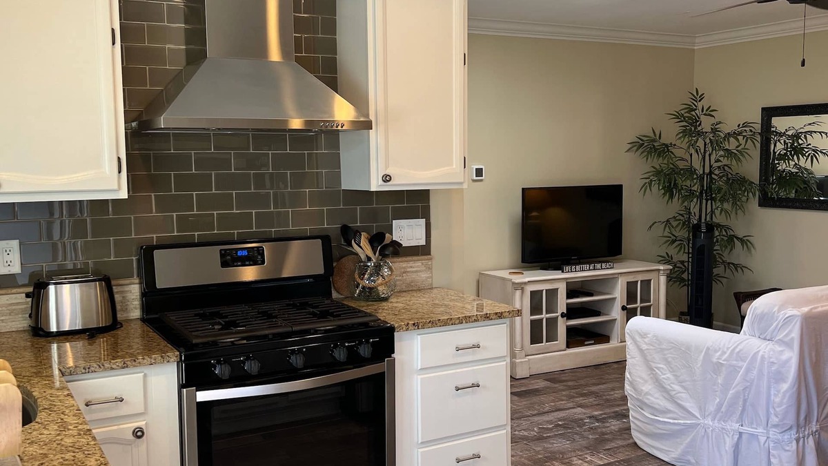 Vista Cottage | The Yellow Desert Rose Getaway!