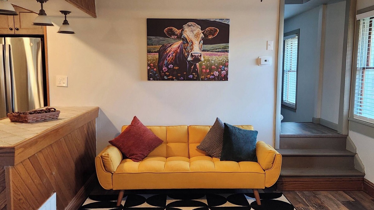 Tyrone House | The Yellow House at Maple Kroft Farm, Altoona- State College, Tyronen