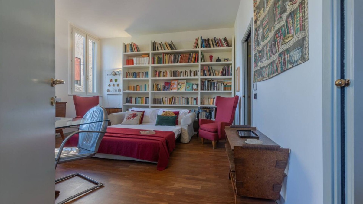 Ferrara Historic Centre Apartment | 'The Yellow House' central Apartment!