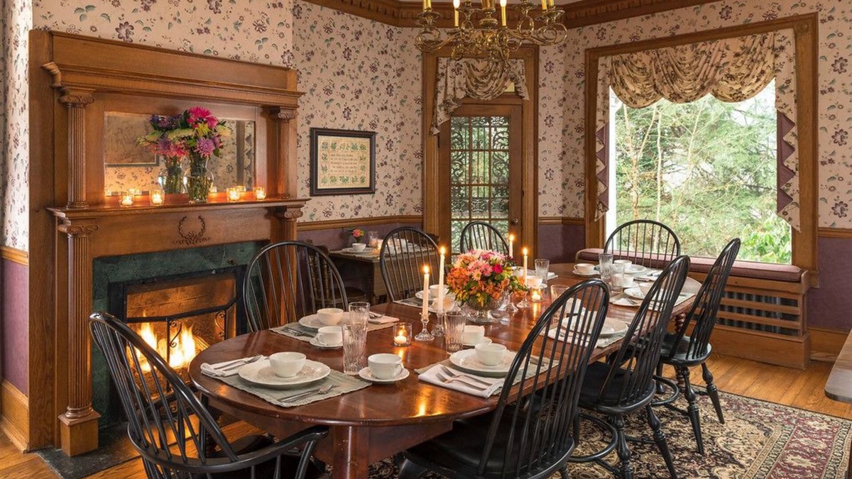 Waynesville Bed & Breakfast | The Yellow House on Plott Creek Road