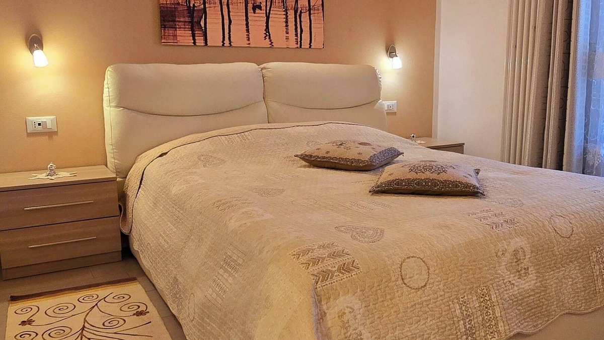 Gignod Apartment | The Yellow Villa