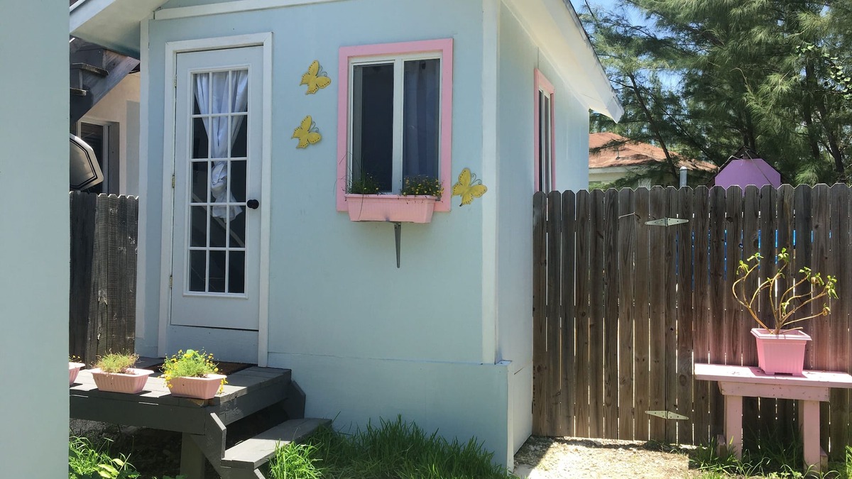 Nassau House | The YellowButterfly Tiny House