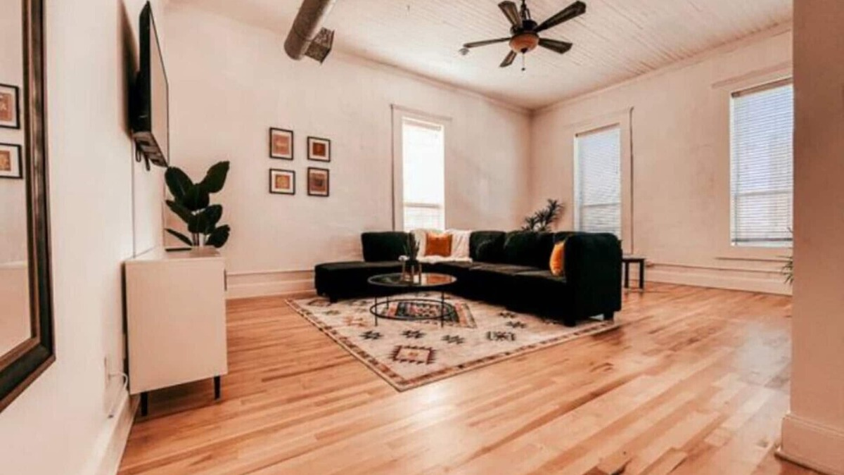 Waxahachie Apartment | The Yellowrose Downtown
