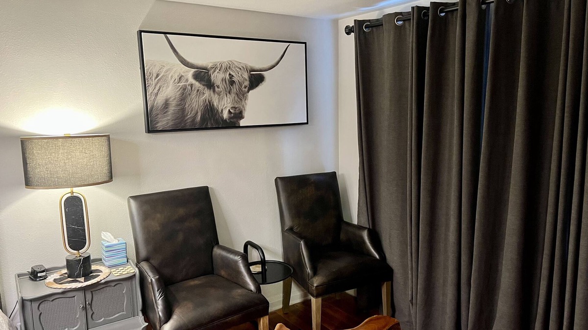 Amarillo House | The Yellowstone Located 1/2 mile from I-40