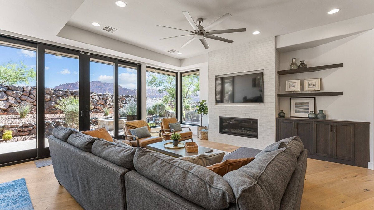 Ivins House | The Yucca Flower #11: Dog Friendly + Luxury Home
