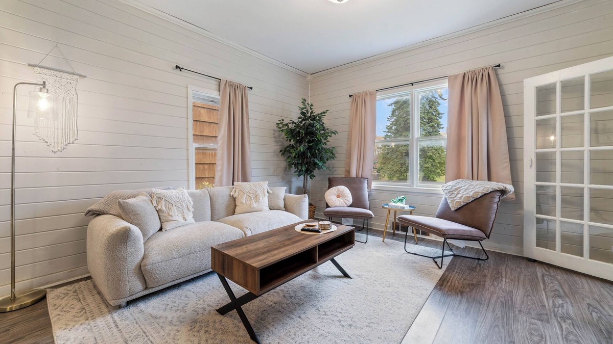 Billings Park House | The Zen Den - A charming 3-bedroom house in Superior/Duluth