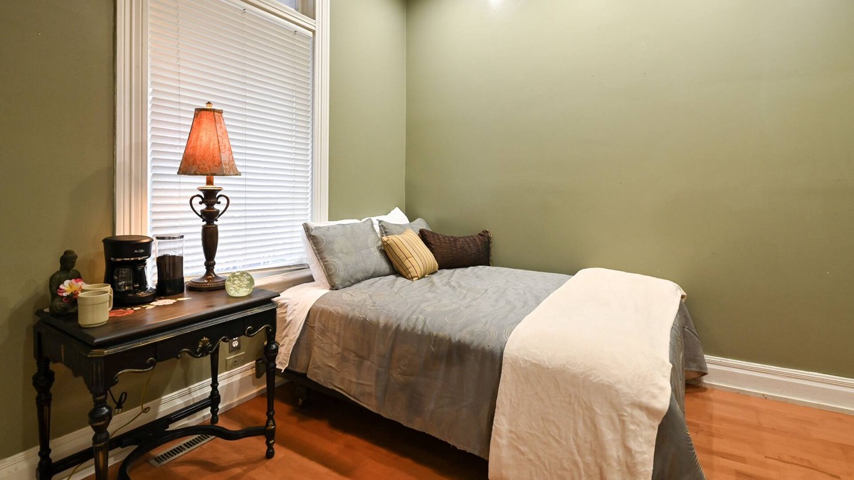 Dundee-Happy Hollow Historic District House | The Zen Room At The Dundee Villa