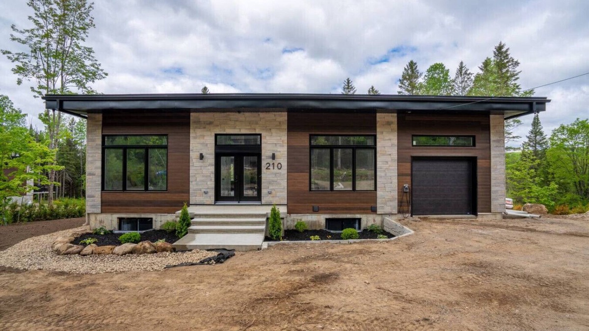 Saint-Jean-de-Matha House | The Zenith |Hot Tub | Lake |Pool Table