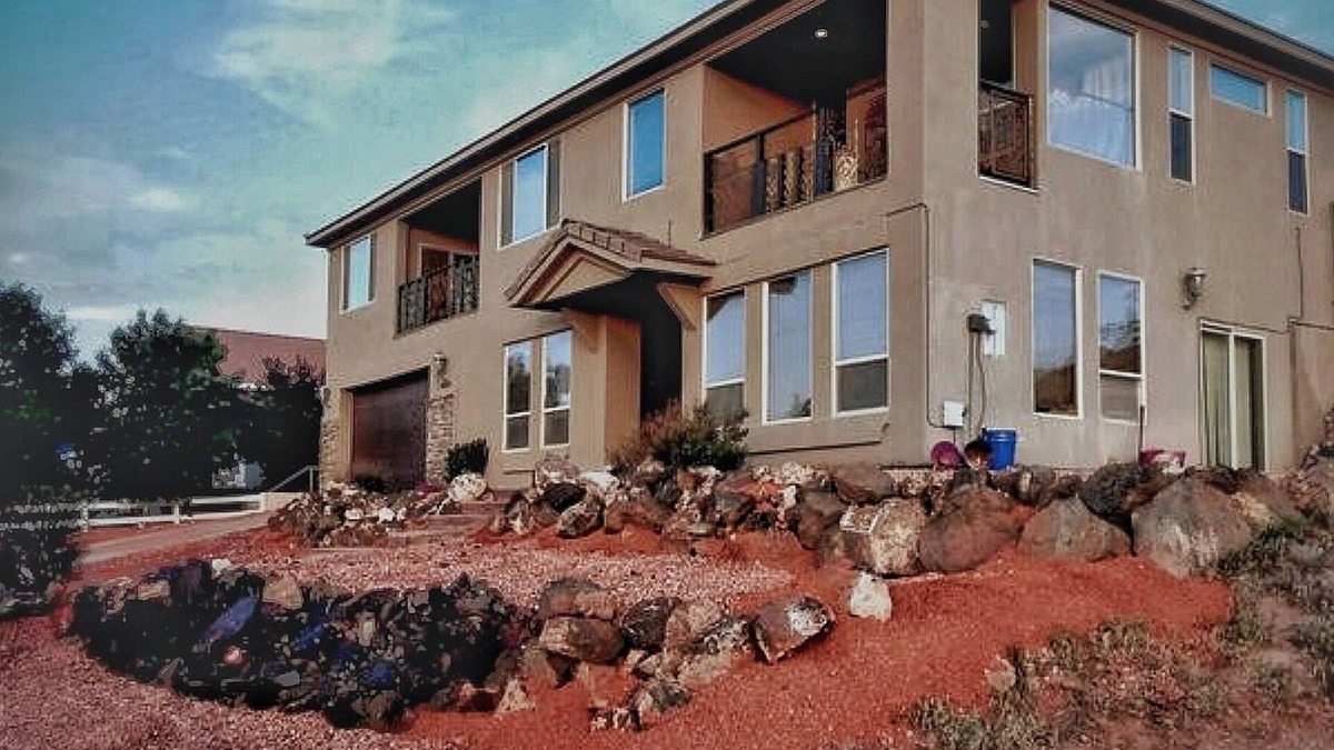 Hurricane Apartment | The Zion Home: 4-Private Bedrooms & Private Baths - Accommodates up to 10 Guest