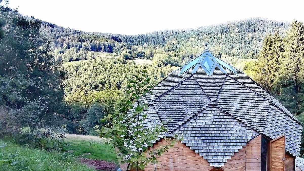 Plainfaing Cabin | The Zome of thatch habitats