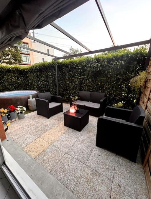 La Source House | The56 - Private Garden Jacuzzi and Private Parking
