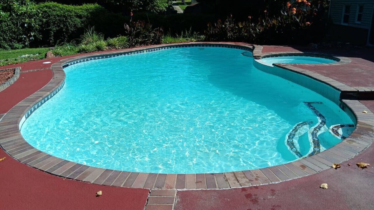 Jamestown House | Theater, heated pool/hot tub near HPU/Market