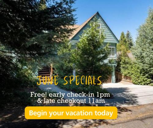 Cedar Glen House | TheDragon's Den Mega Cabin Sleeps 12