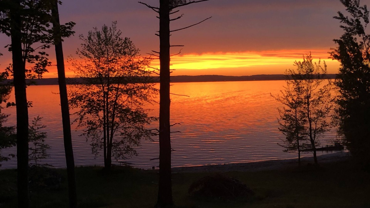 Rapid River House | Thee Year-Round Lake House on Little Bay de Noc