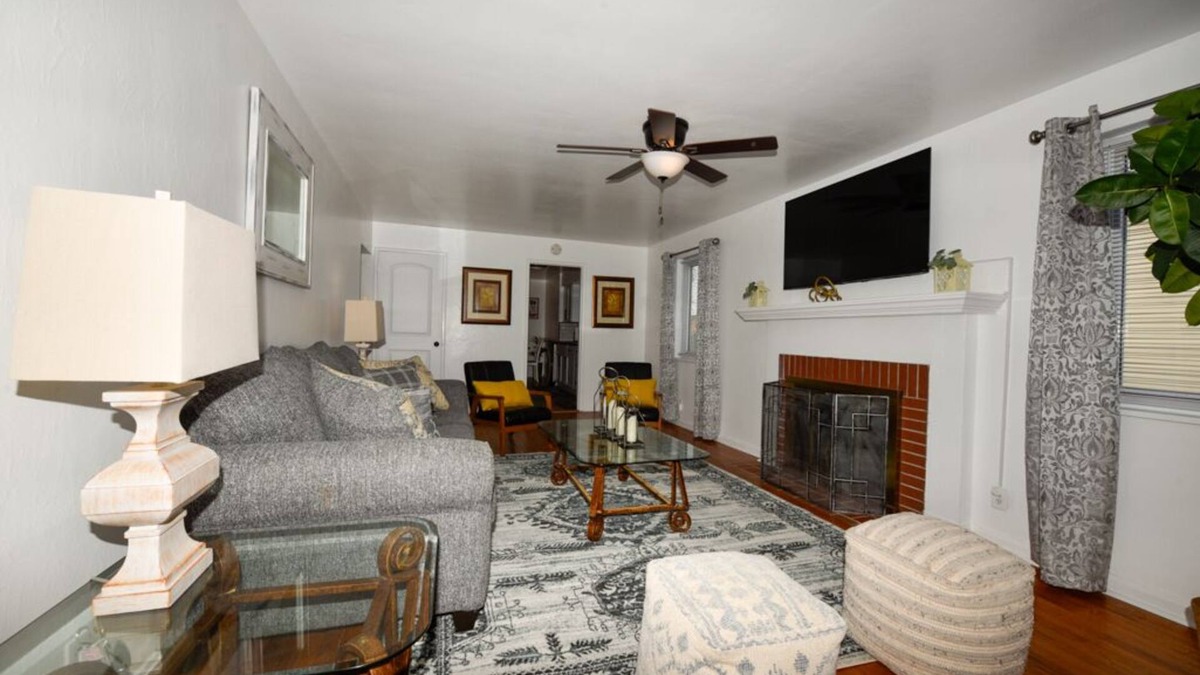Dayton House | THELUXA HOME NEAR WRIGHT PAT, MIAMI VALLEY, UD, WRIGHT STATE UNIVERSITY, ETC.