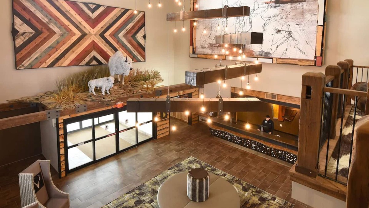 Broken Arrow Hotel | Theme Suite, Stoney Creek Tulsa, Whirlpool, Living Area | 2 Units