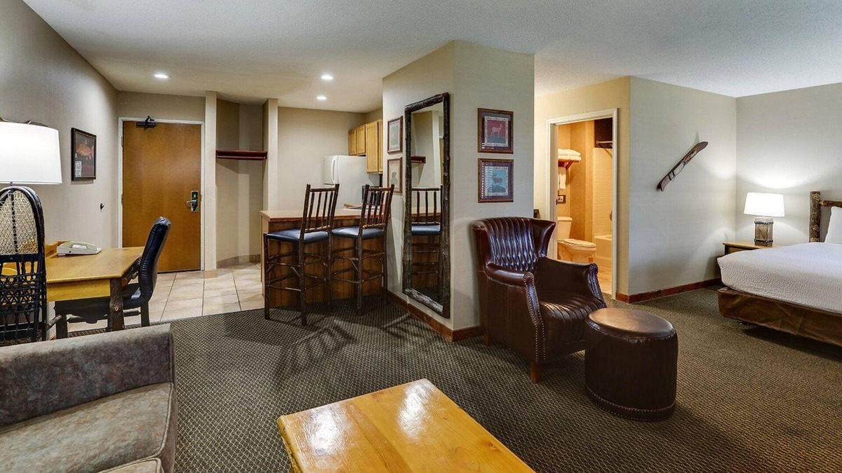 Peoria Hotel | Theme Suite w Kitchenette & Dry Bar! Stoney Creek Peoria | 2 Units